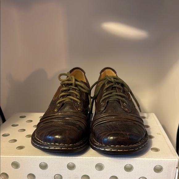 Earth new tag shoes. Size 6. - Picture 1 of 7